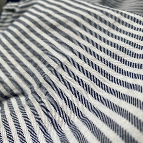 Old Navy 6 Mid rise Twill Shorts - Railroad Stripe - Picture 5 of 15